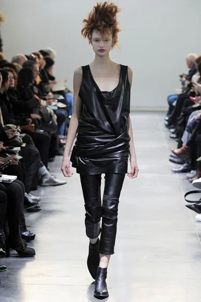 Look 15